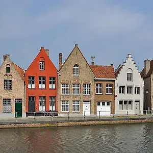 Bed and breakfast With Carparking, Bicycles And Small Breakfast, Brujas